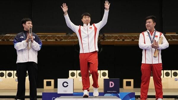 <div class="paragraphs"><p>Silver medallist Yeongjae Cho of South Korea, Gold medallist Yuehong Li of China, Bronze medallist Xinjie Wang of China during victory ceremony.</p></div>