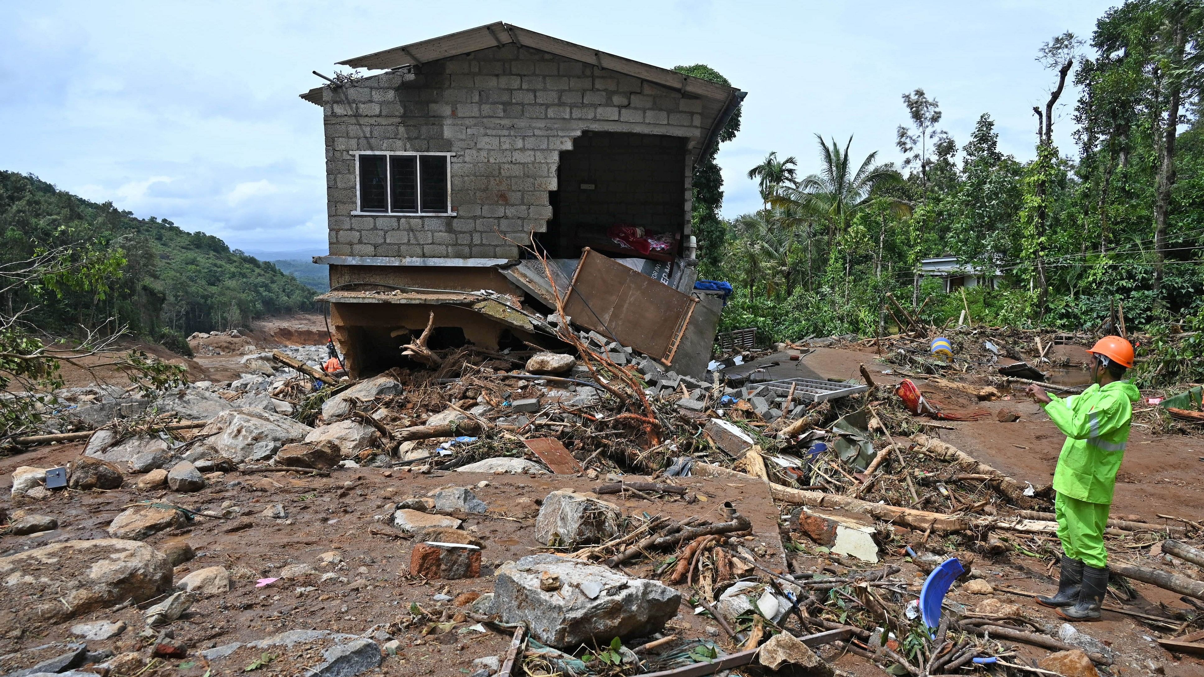 <div class="paragraphs"><p>A rescue worker at a settlement three km uphill from Mundakkai, the epicentre of the landslide in Wayanad, on Saturday. </p></div>