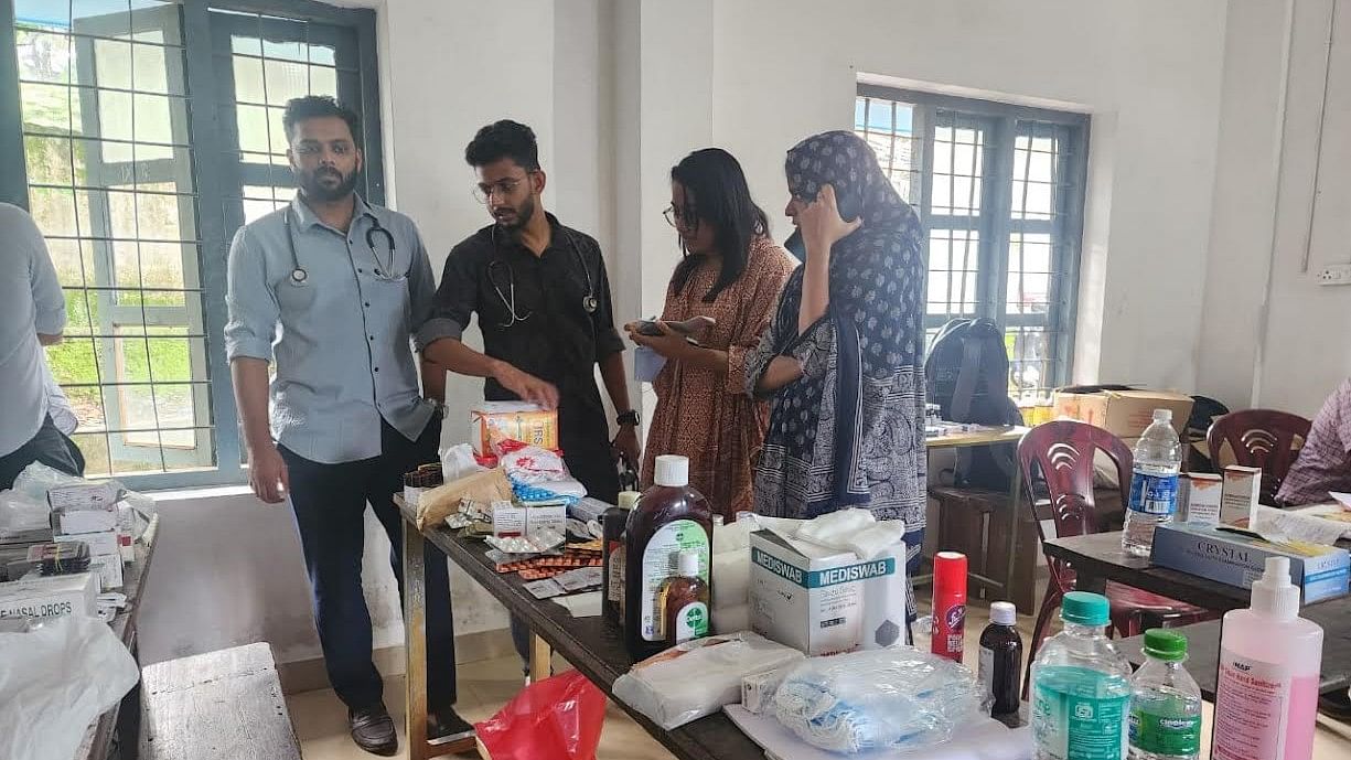 <div class="paragraphs"><p>Doctors from KMCT Medical College Hospital at a relief camp in Wayanad.</p></div>