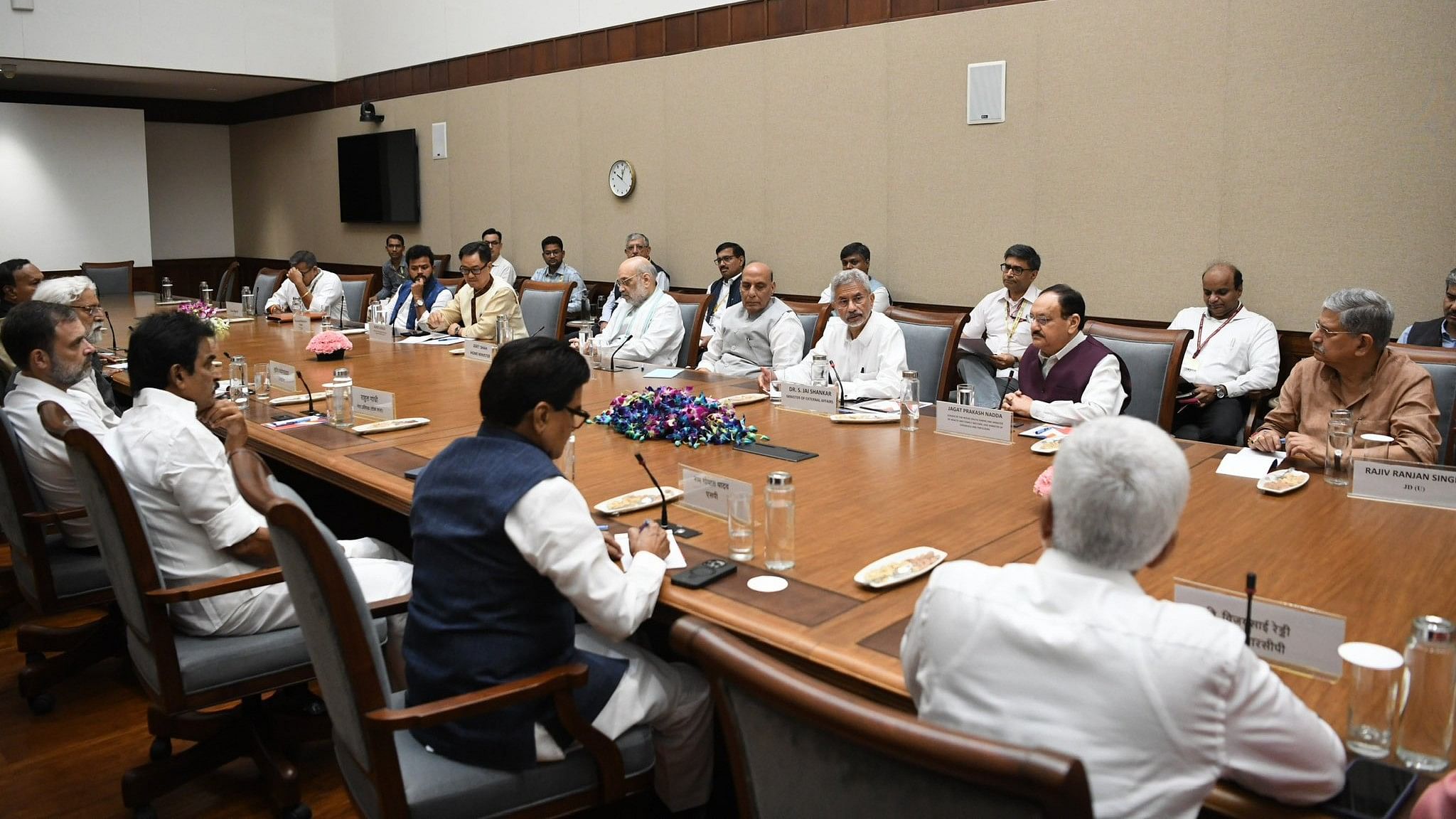 <div class="paragraphs"><p>External Affairs Minister S Jaishankar briefed various party leaders on the developments in the neighbouring country.</p></div>