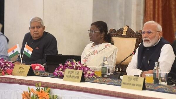 <div class="paragraphs"><p>President Droupadi Murmu, Vice President Jagdeep Dhankhar and Prime Minister Narendra Modi during the commencement of two-day Conference of Governors, at the Rashtrapati Bhavan in New Delhi.</p></div>