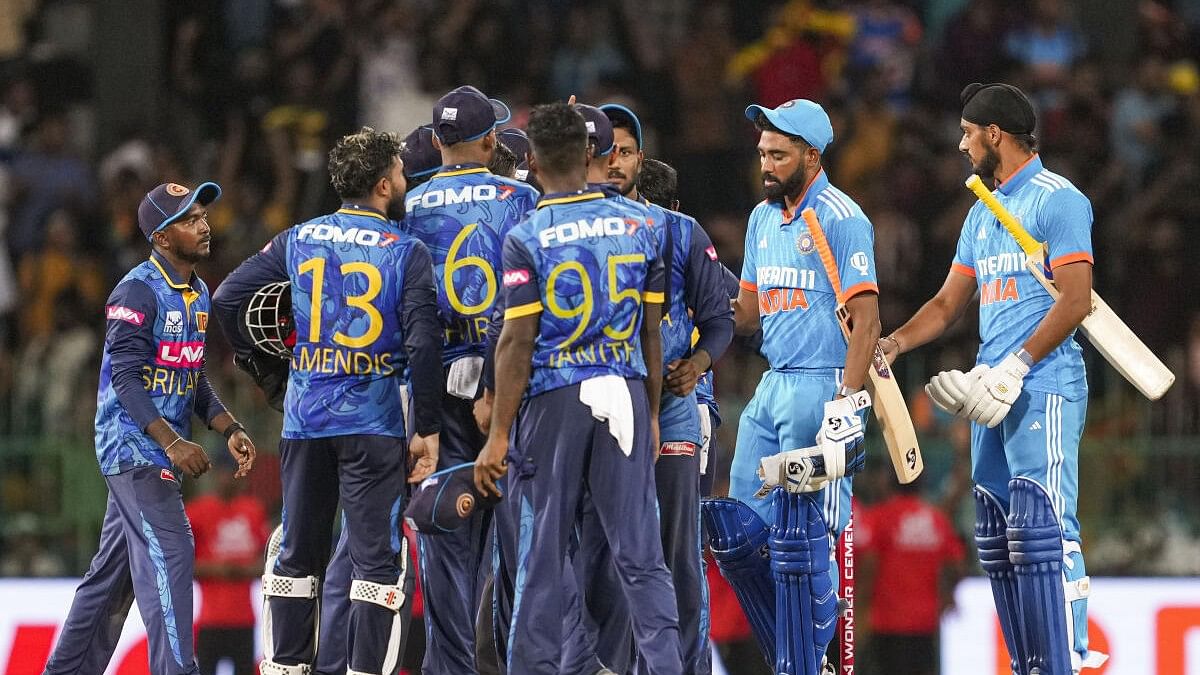 <div class="paragraphs"><p>Sri Lankan players celebrate the wicket of India's Arshdeep Singh after they managed to tie the first ODI cricket match of the series between India and Sri Lanka, at R Premadasa International Stadium, in Colombo, Friday, Aug. 2, 2024.</p></div>