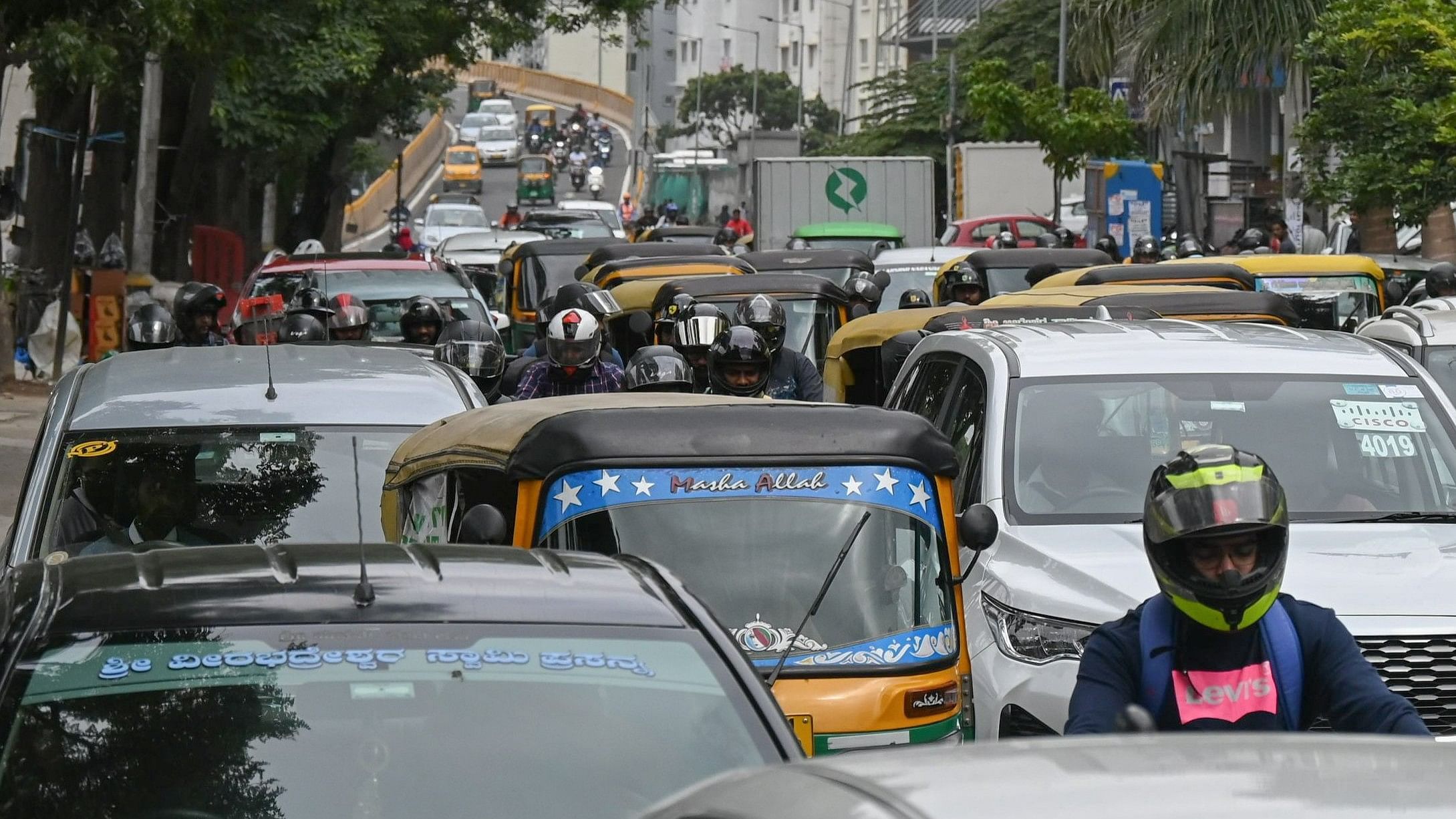 <div class="paragraphs"><p>The HSR Layout exit from the double-decker flyover on Thursday morning.</p></div>