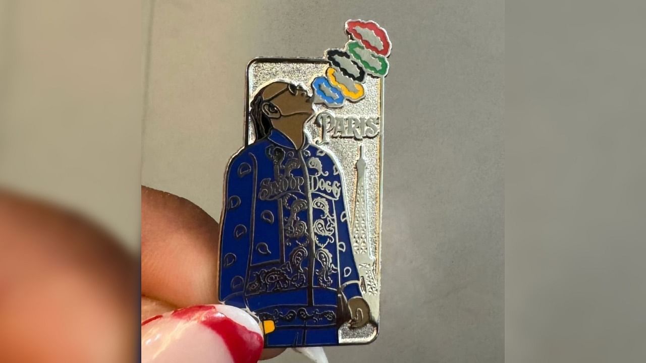 <div class="paragraphs"><p>Olympics 2024 pin featuring rap legend Snoop Dogg.</p></div>