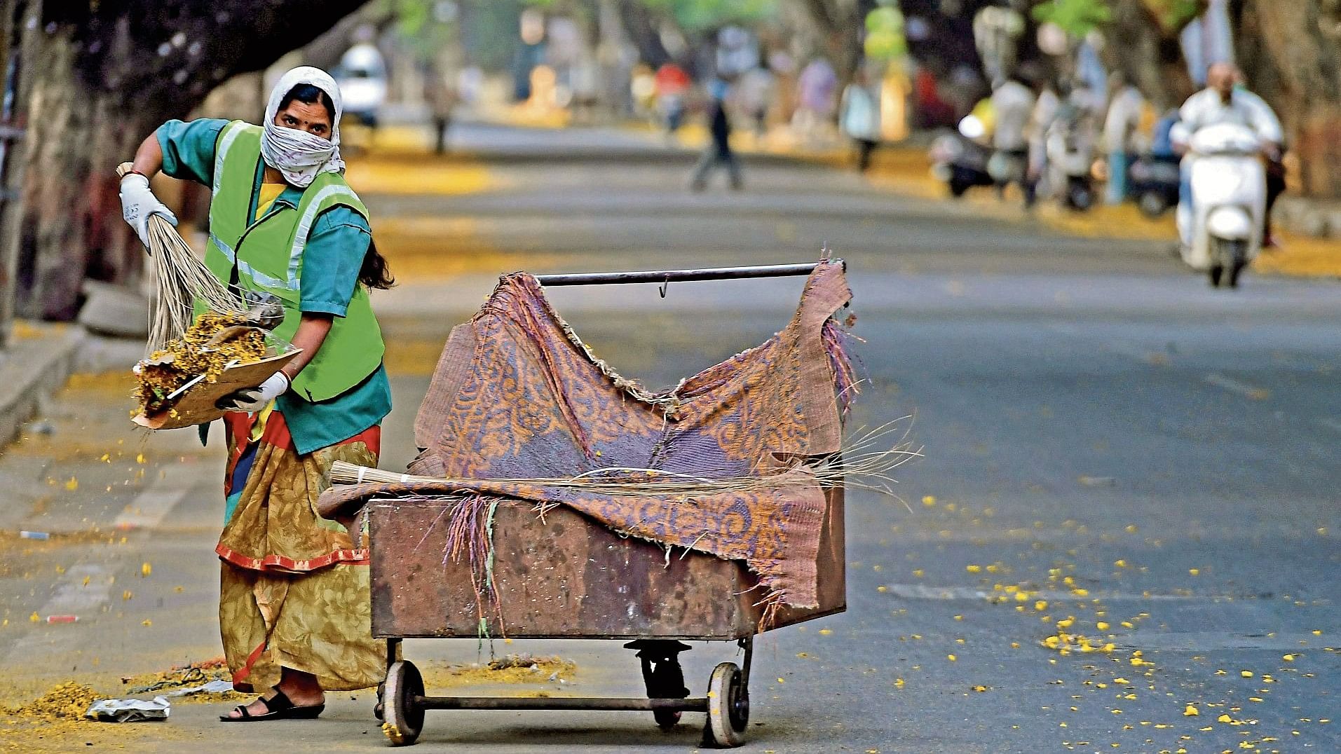 <div class="paragraphs"><p>The BBMP employs around 20,000 pourakarmikas to maintain around 14,000 km of city streets, managing tasks such as sweeping dry leaves and addressing garbage blackspots. </p></div>