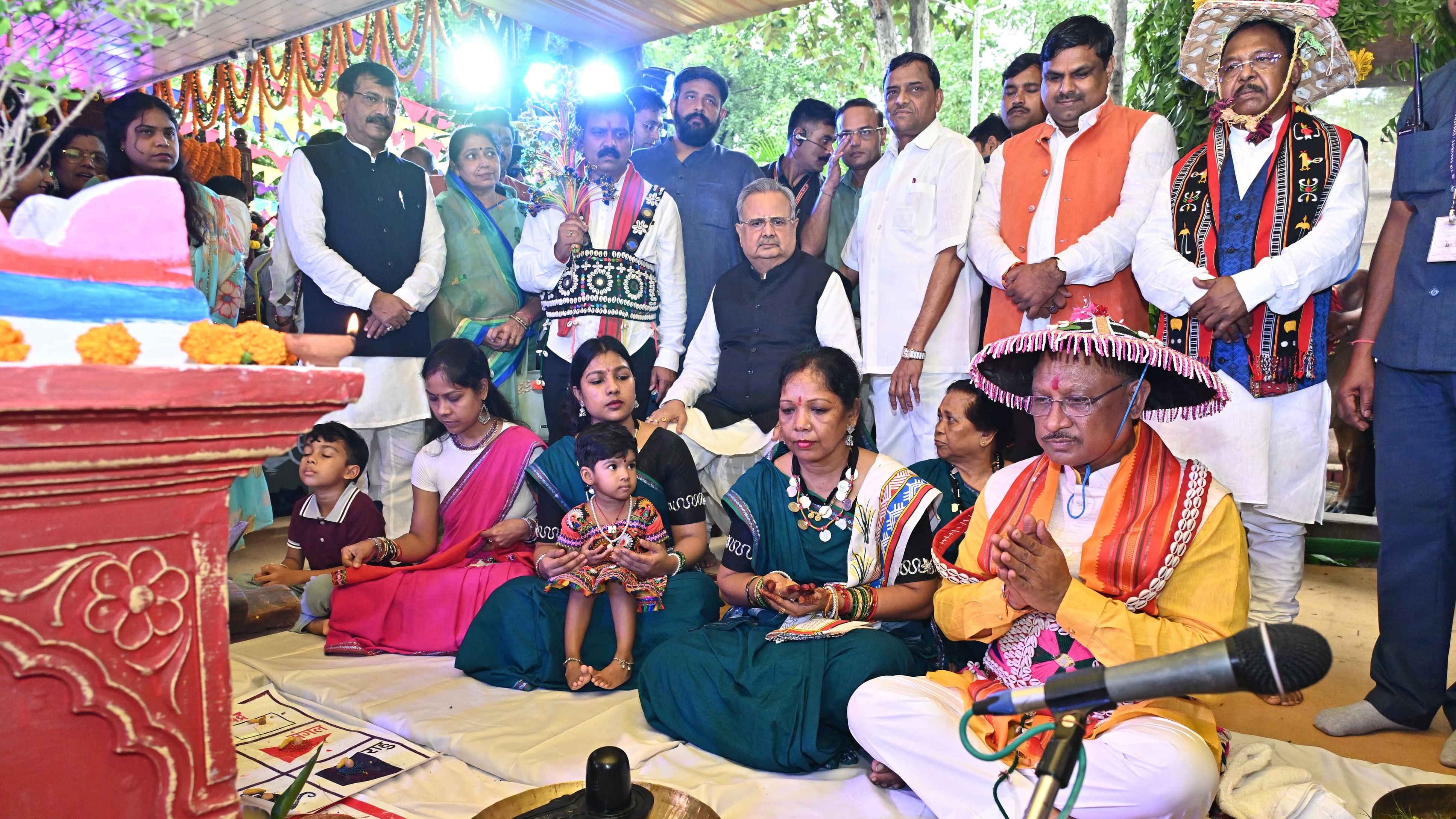 <div class="paragraphs"><p>The Chief Minister's residence has been transformed into a vibrant village scene to celebrate ‘Hareli Tihar’.</p></div>