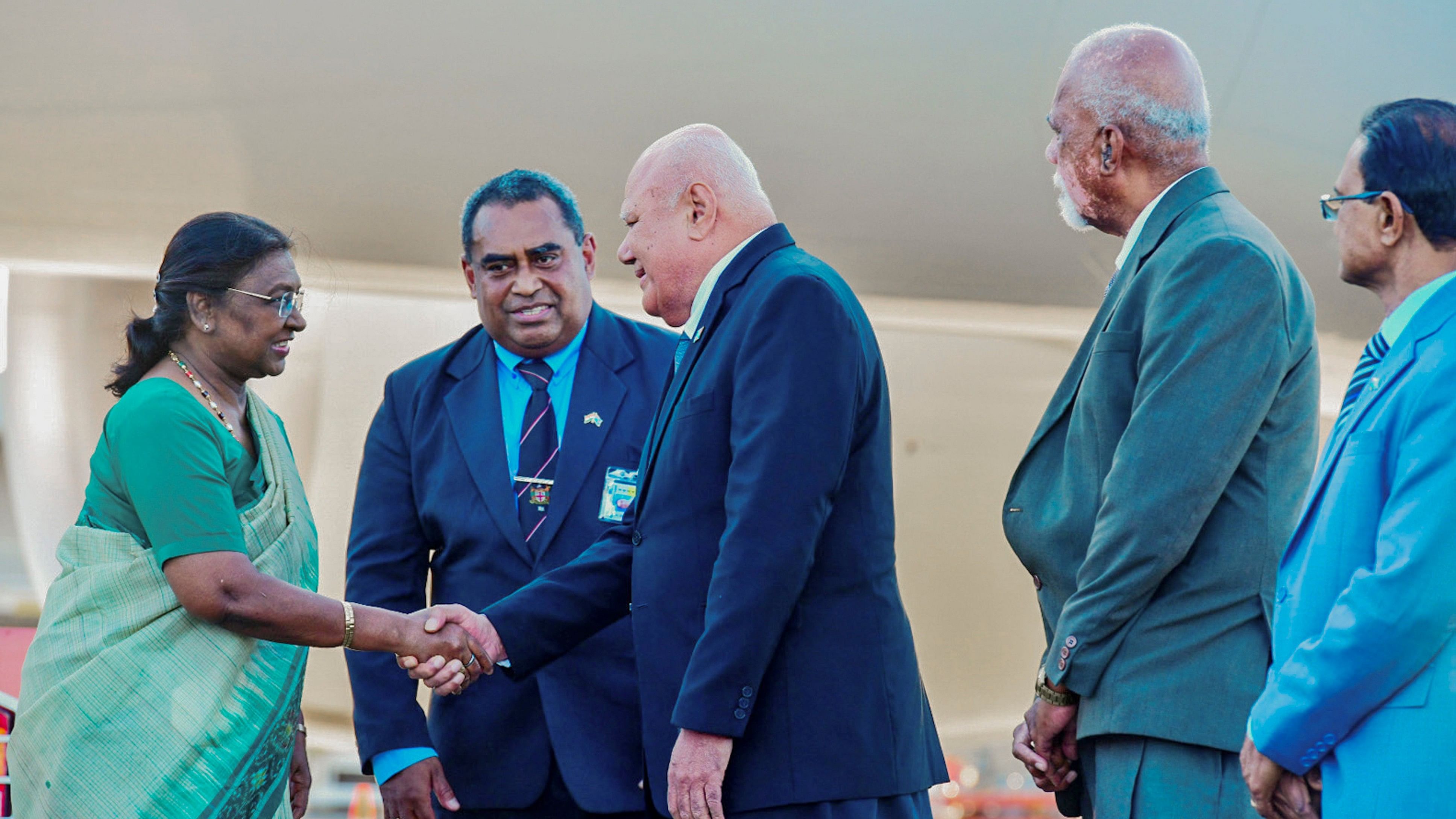 <div class="paragraphs"><p>President Droupadi Murmu being received as she arrives at the Nadi airport, in Republic of Fiji.</p></div>