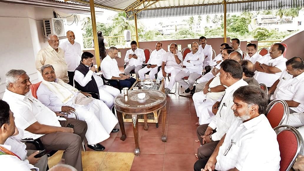 <div class="paragraphs"><p>Chief Minister Siddaramaiah holds a meeting with ministers K Venkatesh, H C Mahadevappa, MLAs and leaders at his residence in Mysuru, before leaving for an inspection in Hassan district, on Saturday morning. </p></div>