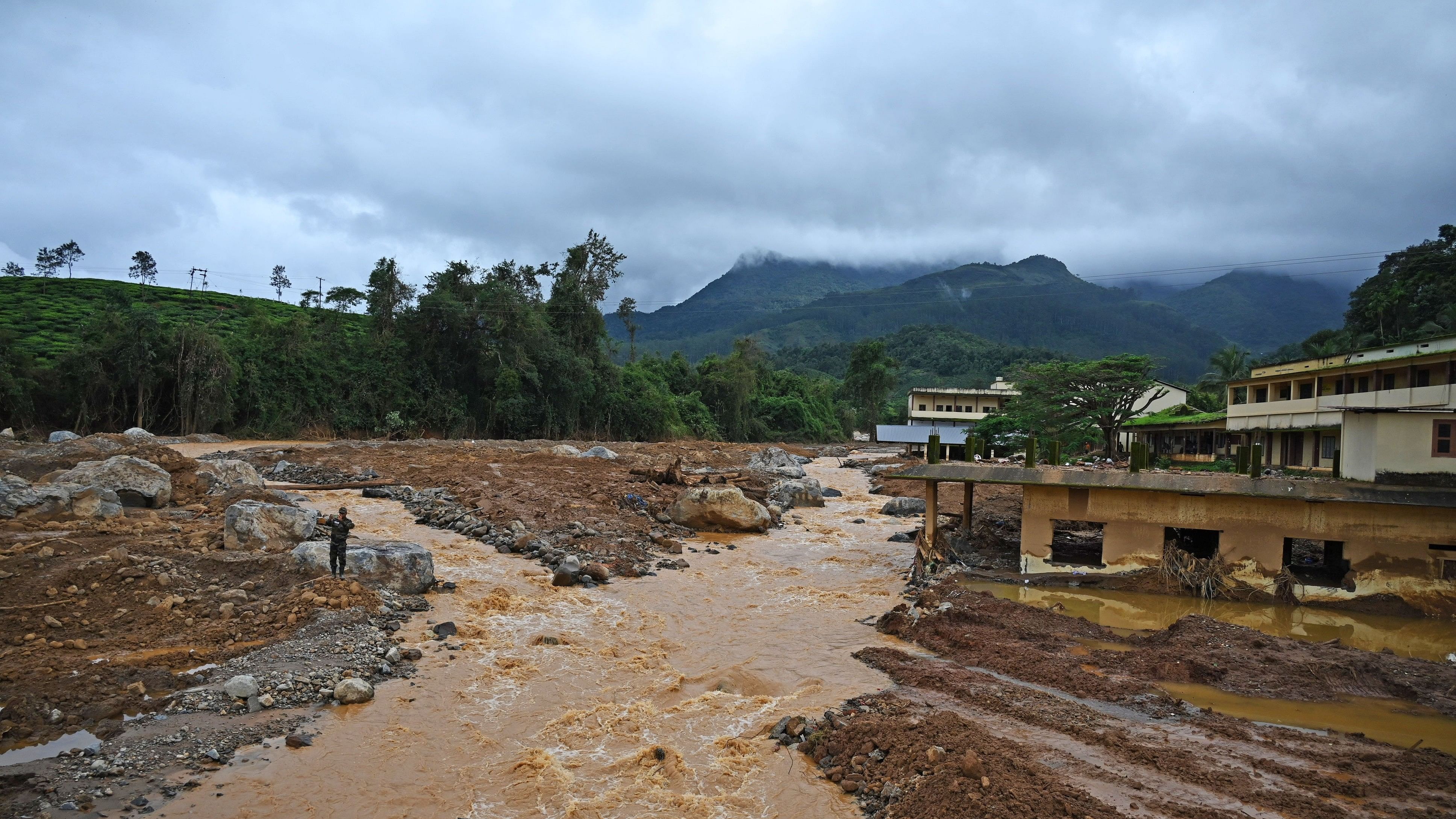 <div class="paragraphs"><p>Emergency response personnel and volunteers at Chooralmala where the devastating landslide hit in Wayanad, on Saturday, August 03, 2024.</p></div>