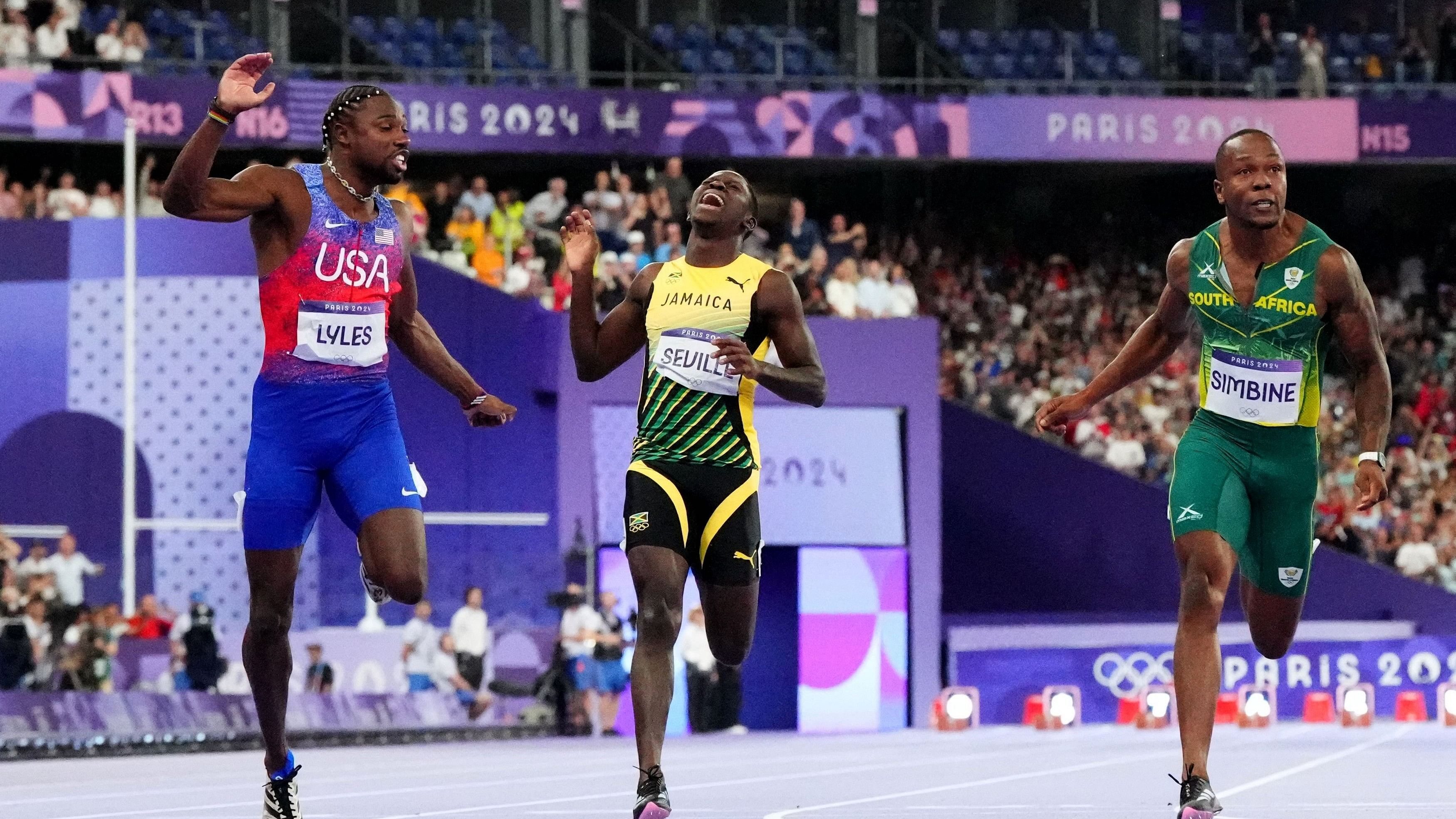 <div class="paragraphs"><p>Noah Lyles of United States crosses the finish line to win gold. </p></div>