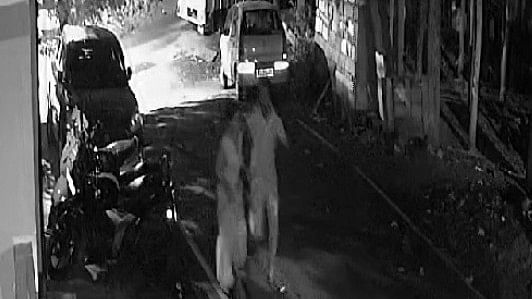 <div class="paragraphs"><p>A CCTV grab shows the suspect chasing the woman.</p></div>