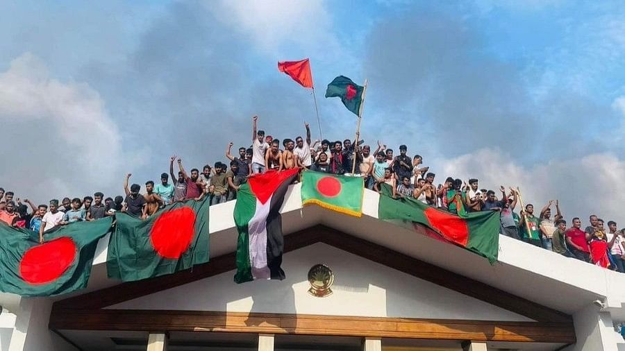 <div class="paragraphs"><p>Protesters on top of the Prime Minister’s residence 'Ganabhaban' in Dhaka, Bangladesh.</p></div>