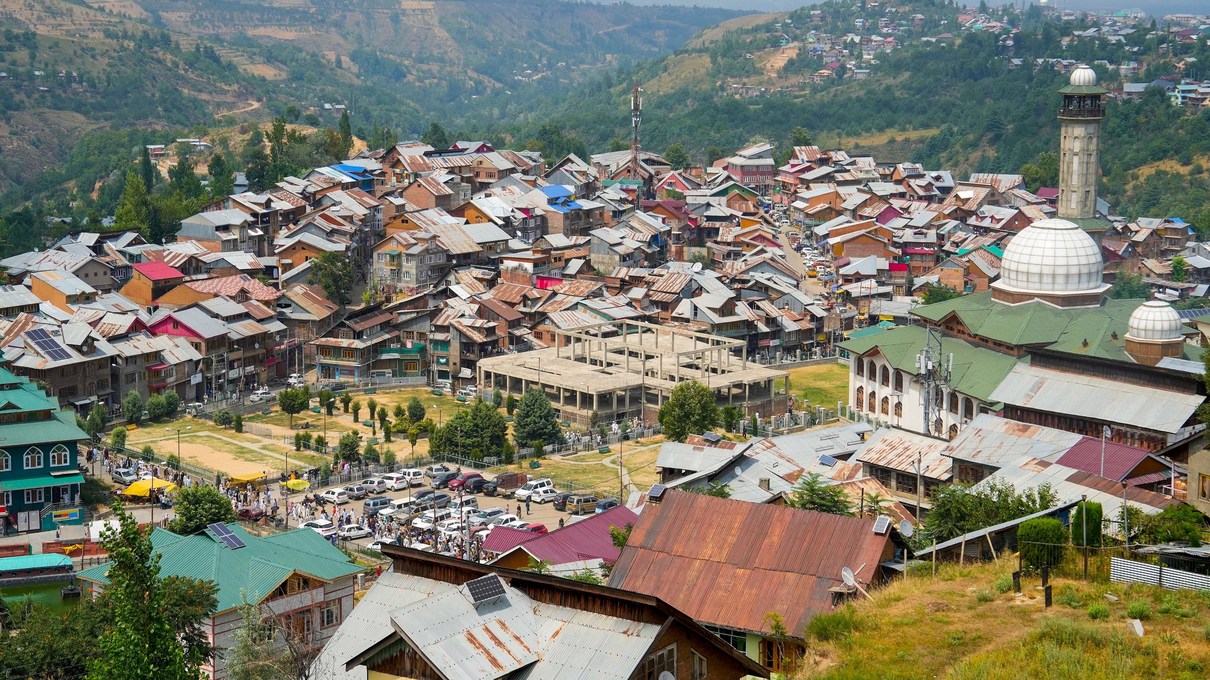 <div class="paragraphs"><p>Budgam: View of the Charar-e-Sharif shrine.</p></div>