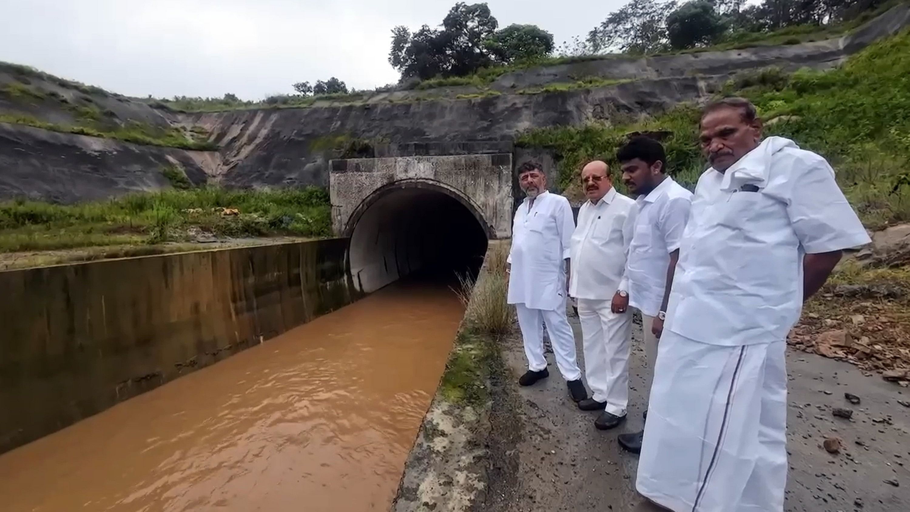 <div class="paragraphs"><p>Deputy Chief Minister D K Shivakumar inspects the water being released through canal under Yettinahole project, at Hebbanahalli village in Sakleshpur taluk, Hassan district, on Thursday. Former minister T B Jayachandra, MP Shreyas Patel and MLA K M Shivalingegowda are seen. </p></div>