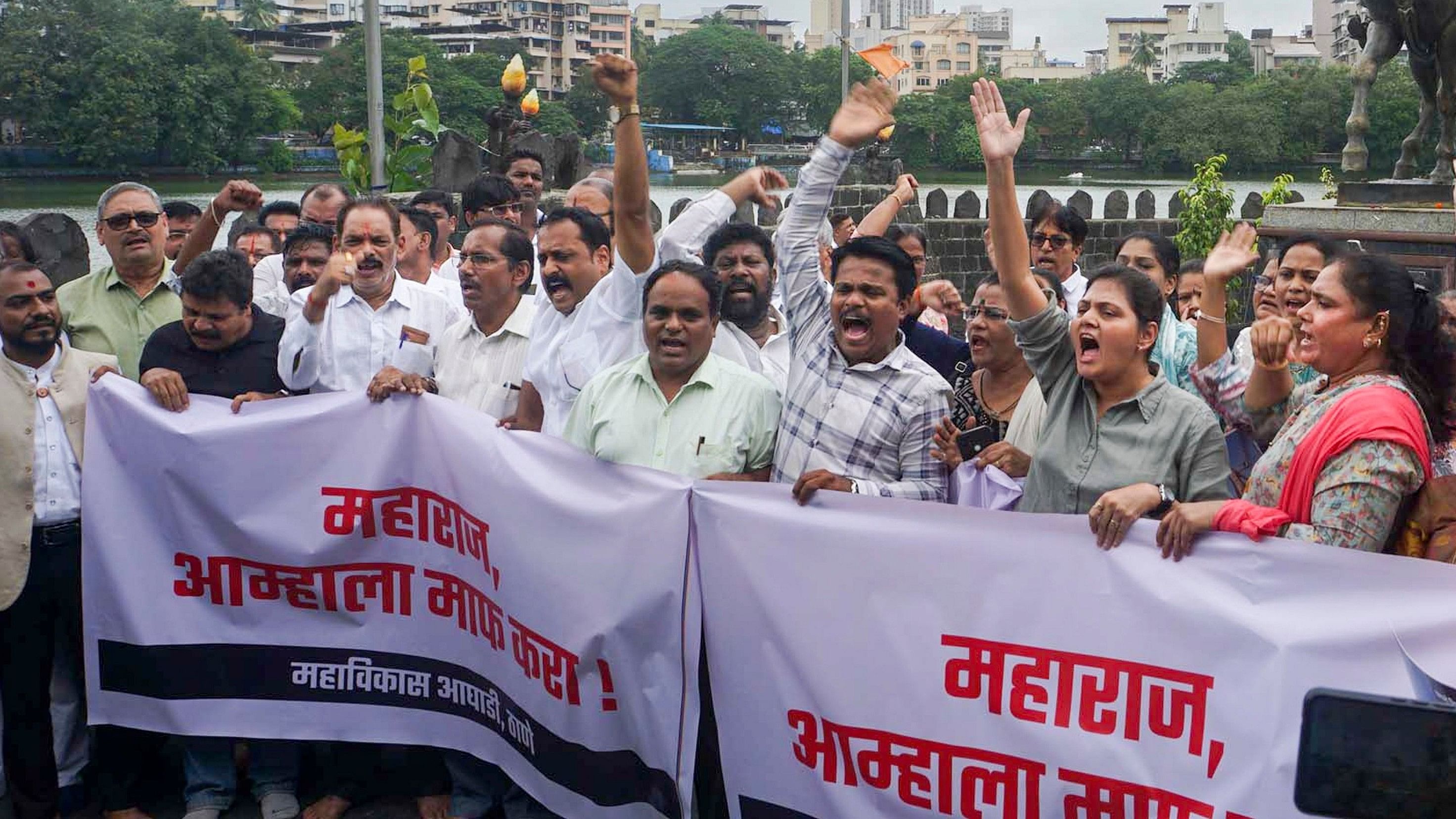 <div class="paragraphs"><p>Members of Maha Vikas Agadhi (MVA) protesting. </p></div>