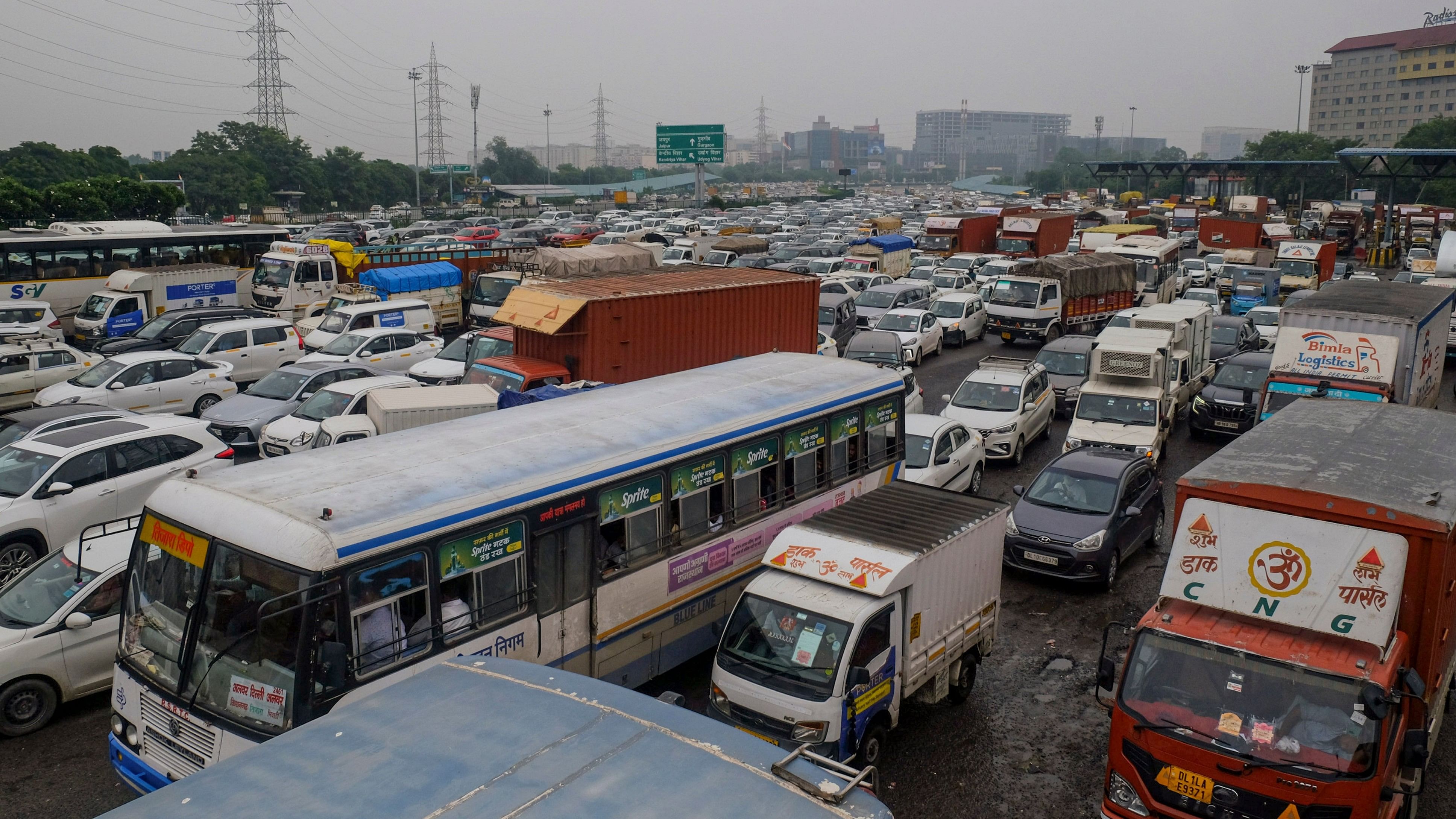 <div class="paragraphs"><p>Gurugram: Vehicles stuck in a traffic jam on the Delhi-Gurugram Expressway near Sirhaul Toll Plaza, in Gurugram, Thursday, Aug. 29, 2024.</p></div>