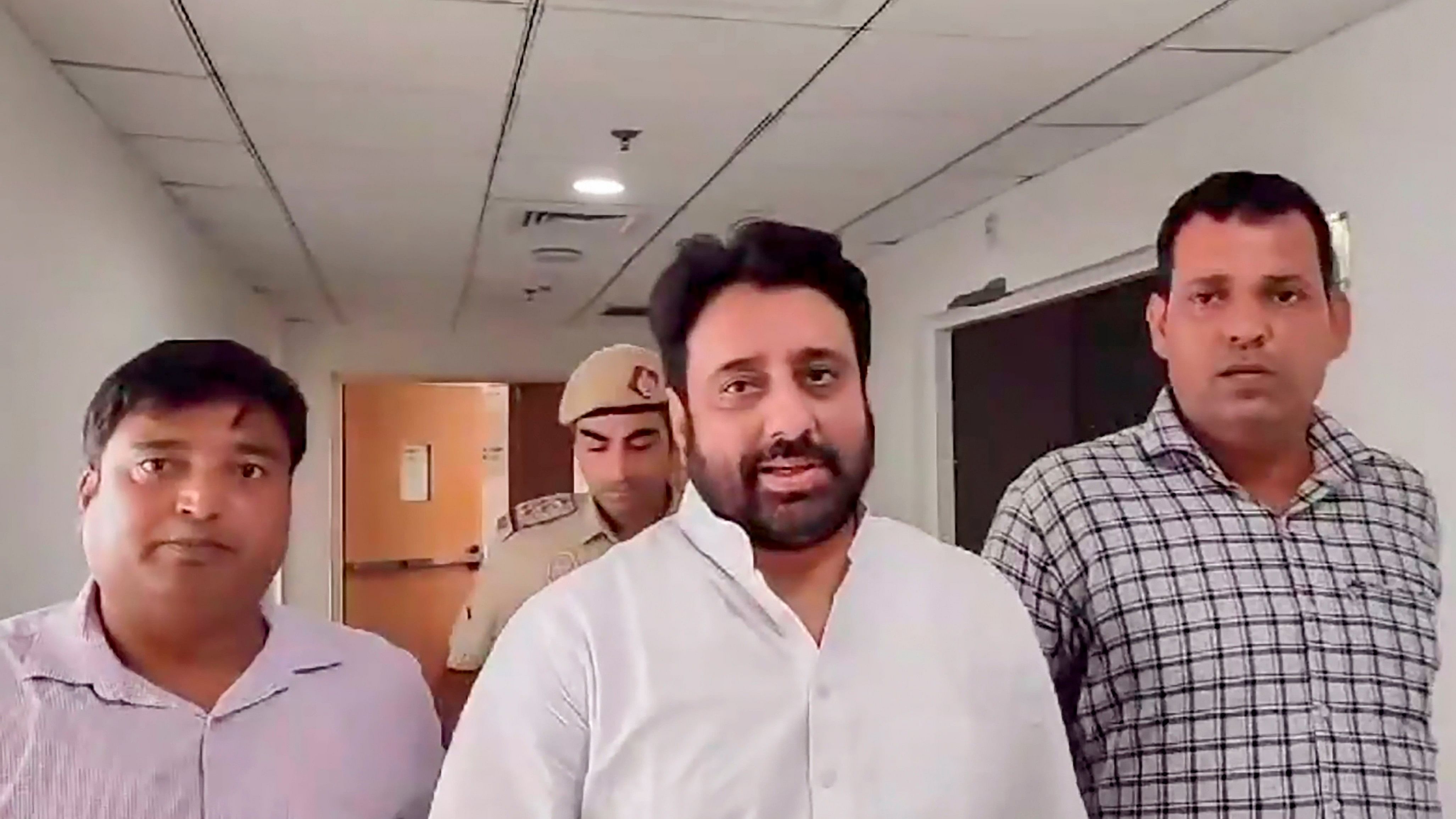 <div class="paragraphs"><p> AAP MLA Amanatullah Khan being produced before a court by the Enforcement Directorate offcials in connection with a money laundering case, in New Delhi, Monday, Sept. 2, 2024.</p></div>