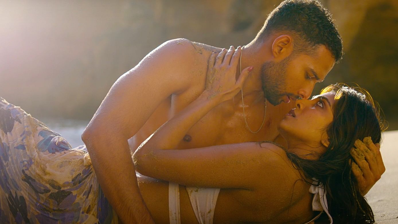 <div class="paragraphs"><p>Siddhant Chaturvedi and Malavika Mohanan in <em>Yudhra.</em></p></div>