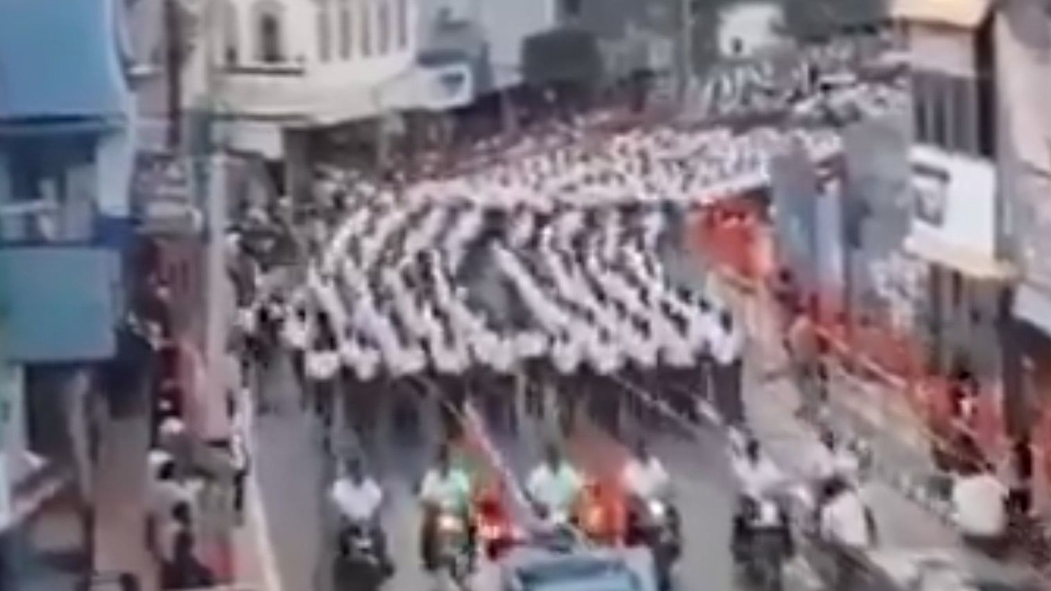 <div class="paragraphs"><p>Screengrab of misleading video showing the RSS foot march in Kerala, claiming it to be from Haryana</p></div>