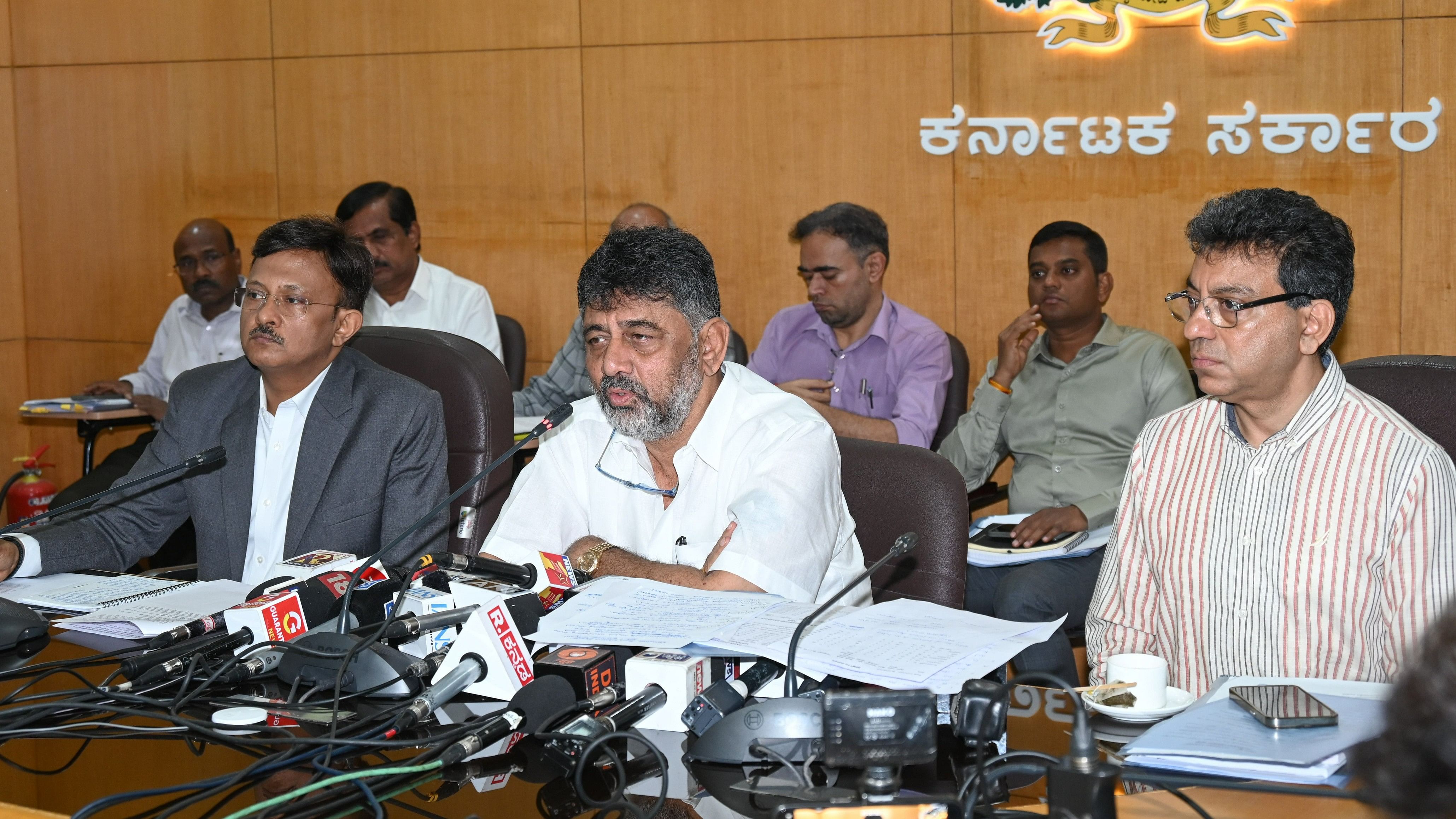 <div class="paragraphs"><p>Deputy Chief Minister D K Shivakumar addresses a press meet on Yettinahole project in Bengaluru on Monday. Additional Chief Secretary&nbsp;Gaurav Gupta, and BBMP Chief Commissioner Tushar Girinath are seen.</p></div>