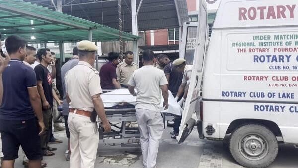 <div class="paragraphs"><p>Police personnel shift injured to a hospital after suspected Kuki militants attacked Koutruk villagers, in Imphal. Two people were killed and nine others were injured in the attack.</p></div>