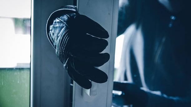 <div class="paragraphs"><p>Image showing a burglary. (For representation)</p></div>