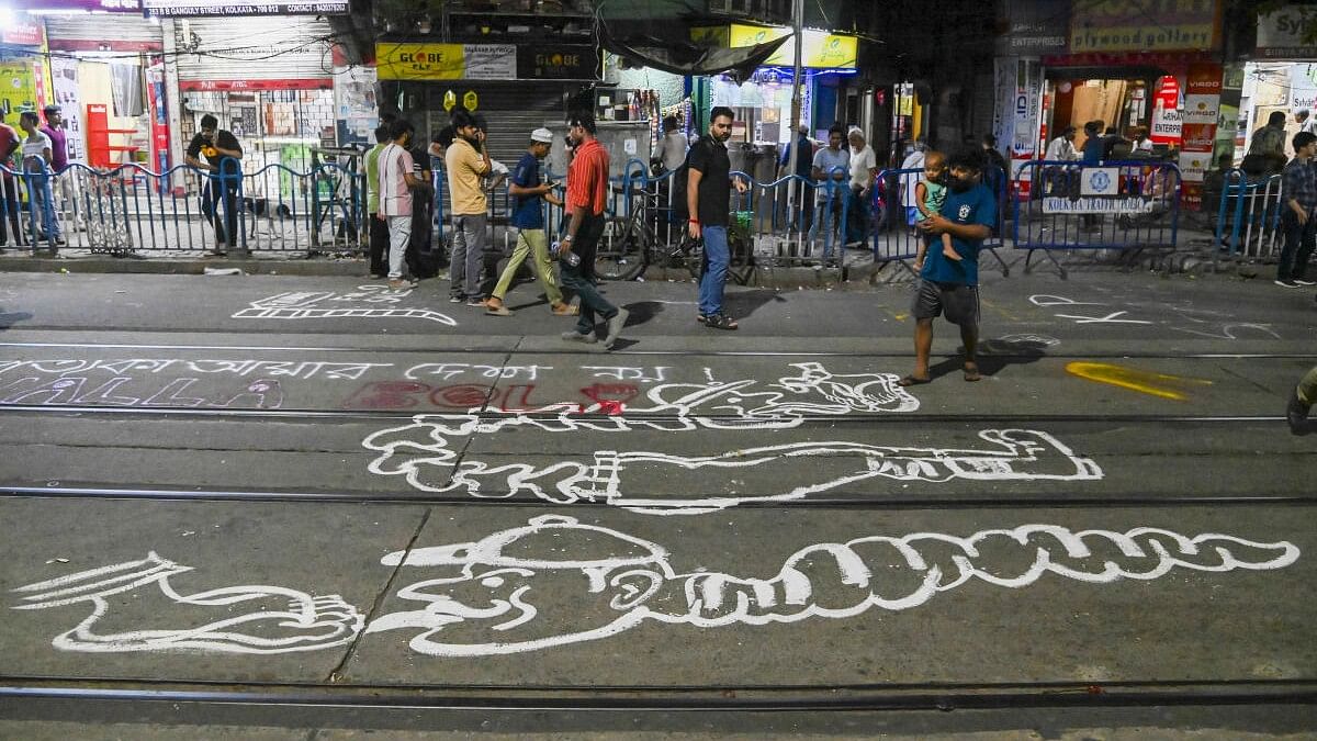 <div class="paragraphs"><p>Graffiti made by junior doctors during a protest in Kolkata demanding the resignation of Police Commissioner Vineet Goyal.</p></div>