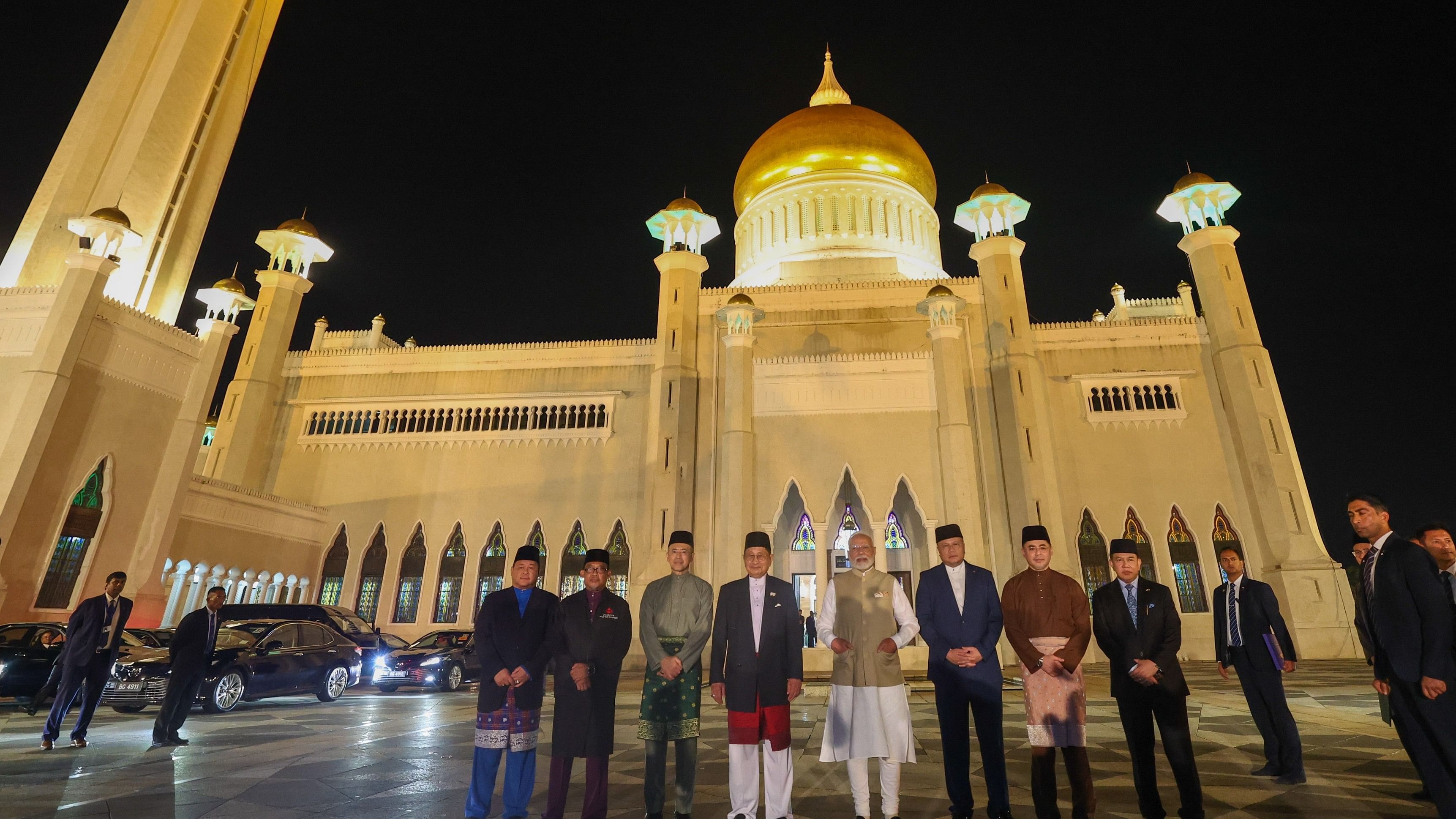 <div class="paragraphs"><p>The mosque is named after Omar Ali Saifuddien III, the 28th Sultan of Brunei (father of the current Sultan, who also initiated its construction), and was completed in 1958.</p></div>