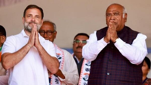 <div class="paragraphs"><p>Mallikarjun Kharge with Rahul Gandhi.</p></div>