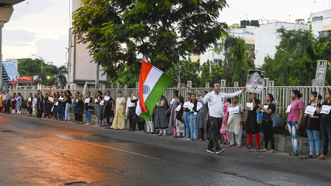 <div class="paragraphs"><p>People form a human chain at Eastern Metropolitan Bypass to protest against the alleged sexual assault and murder of a trainee doctor, in Kolkata, Tuesday, September 3, 2024.</p></div>