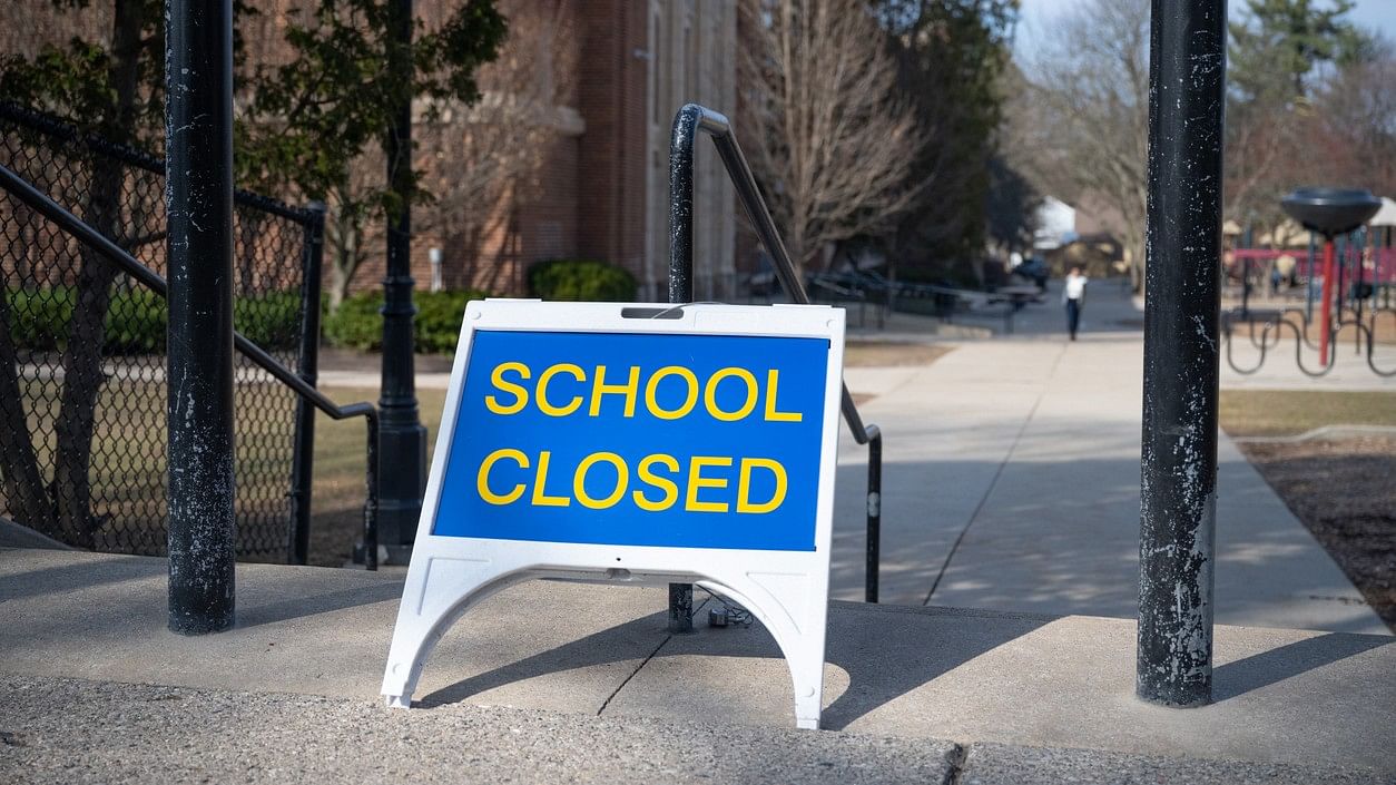 <div class="paragraphs"><p>Representative image of a sign that says "School Closed". </p></div>