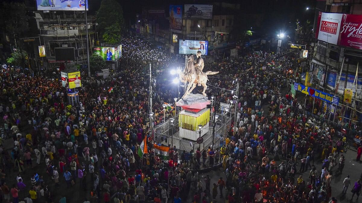 <div class="paragraphs"><p>People gather at Shyambazar Five Point Crossing during a protest against the alleged rape and murder of a trainee woman doctor at the RG Kar Medical College and Hospital, in Kolkata, Wednesday, Sept. 4, 2024.</p></div>