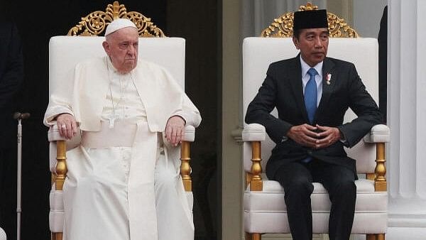 <div class="paragraphs"><p>Pope Francis (L) and Indonesian President Joko Widodo attend a welcome ceremony at the Istana Merdeka Presidential Palace in Jakarta, Indonesia.</p></div>