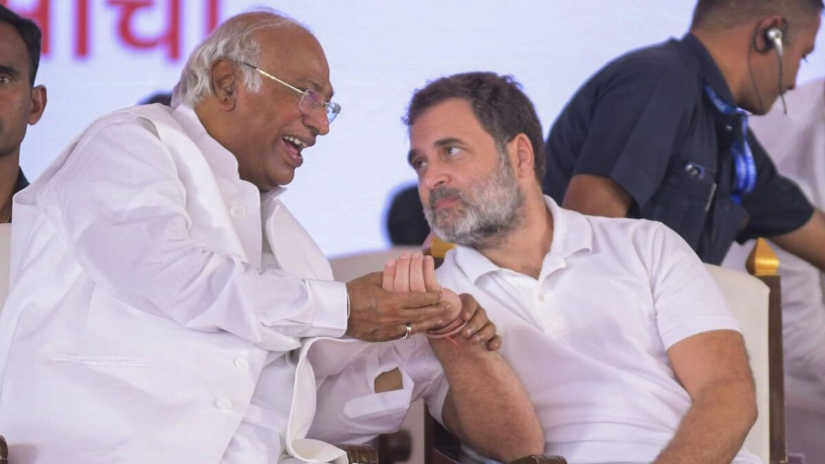 <div class="paragraphs"><p>Congress President Mallikarjun Kharge and Congress leader and LoP Lok Sabha Rahul Gandhi during a public meeting, in Sangli district.</p></div>