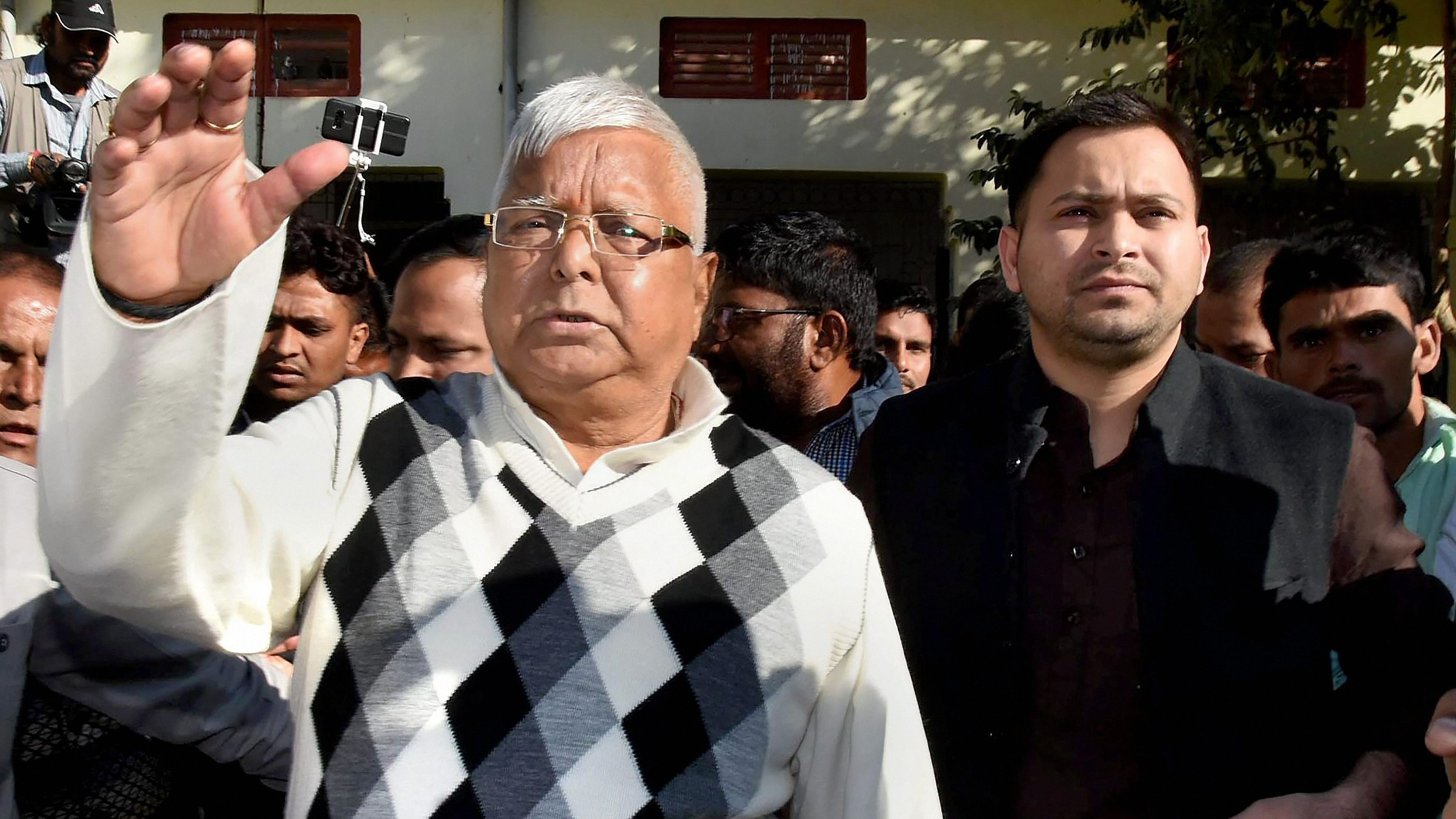 <div class="paragraphs"><p>RJD supremo Lalu Prasad Yadav and his son Tejashwi Yadav</p></div>