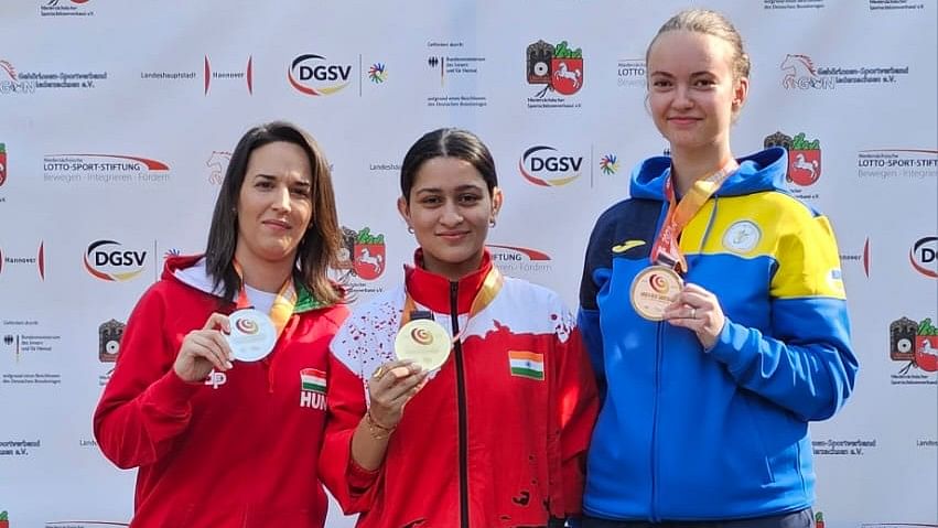 <div class="paragraphs"><p>India's Mahit Sandhu (Centre) pose with the gold medal.</p></div>