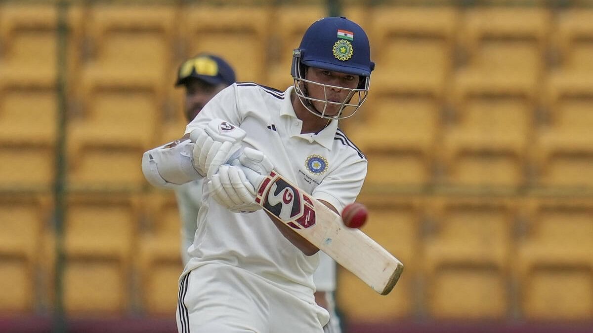 <div class="paragraphs"><p> India B team player Yashasvi Jaiswal plays a shot during the first day of Duleep Trophy 2024 match between India A and India B teams, at Chinnaswamy Stadium in Bengaluru, Thursday, September 5, 2024.</p></div>