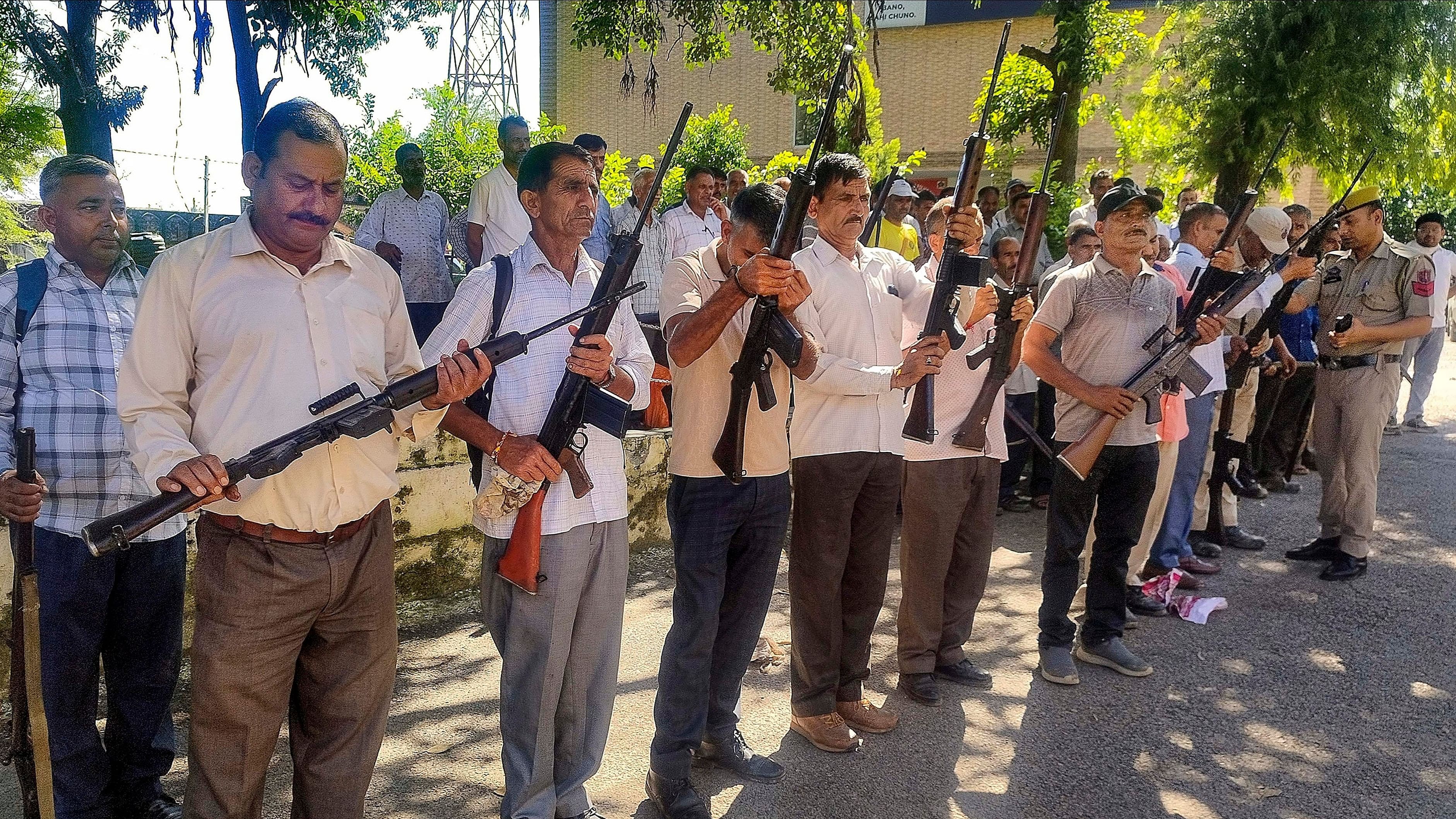 <div class="paragraphs"><p>   Village Defence Guards at Akhnoor in Jammu district.</p></div>