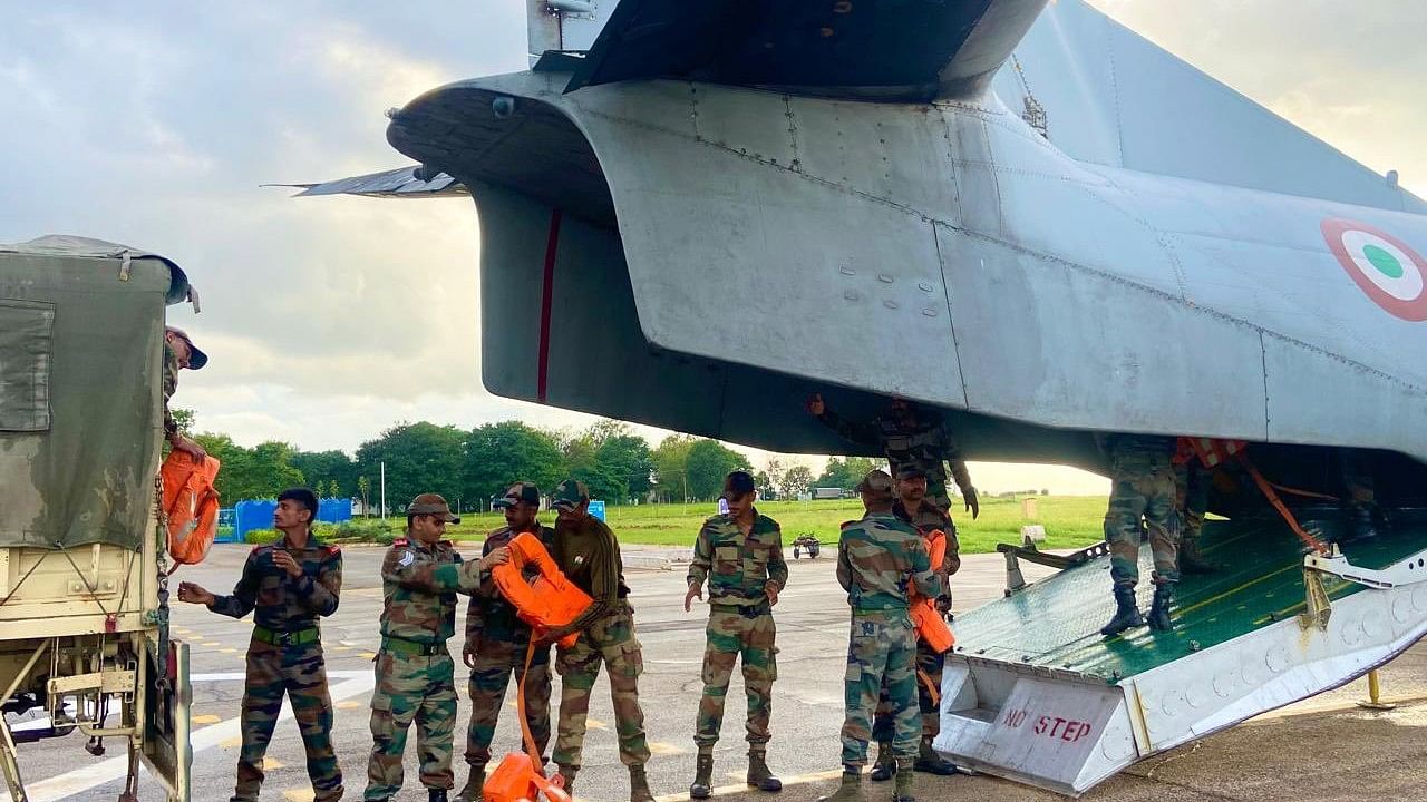 <div class="paragraphs"><p> Indian Army's flood relief and engineer task forces airlifted from Hakimpet, Hyderabad in IAF aircrafts.</p></div>