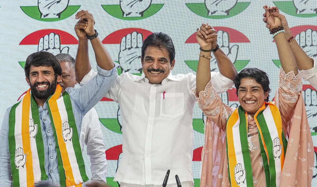 <div class="paragraphs"><p>AICC General Secretary KC Venugopal with wrestlers Vinesh Phogat (left) and Bajrang Punia as they joined Congress at the party headquarters in New Delhi on Friday.&nbsp;</p></div>