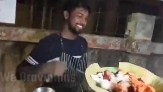 <div class="paragraphs"><p>Food vendor Tarul Rayan in a screengrab from the viral video</p></div>