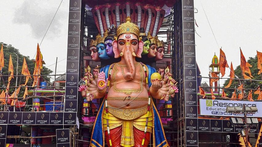 <div class="paragraphs"><p>Khairatabad Ganesh unveiled in Hyderabad.</p></div>