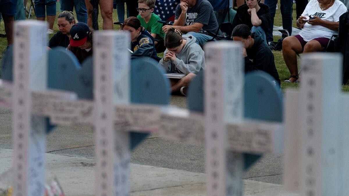 <div class="paragraphs"><p> young girl bows her head in prayer during a vigil following the shooting at Apalachee High School, at Jug Tavern Park in Winder, Georgia, US</p></div>