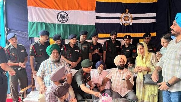 <div class="paragraphs"><p>Army personnel celebrate the 100th birthday of Lance Naik Charan Singh (retd) at his residence in Ropar, Saturday, Sept. 7, 2024. Singh, a World War II veteran, served the Army for 17 years and received the prestigious Burma Star Award.</p></div>