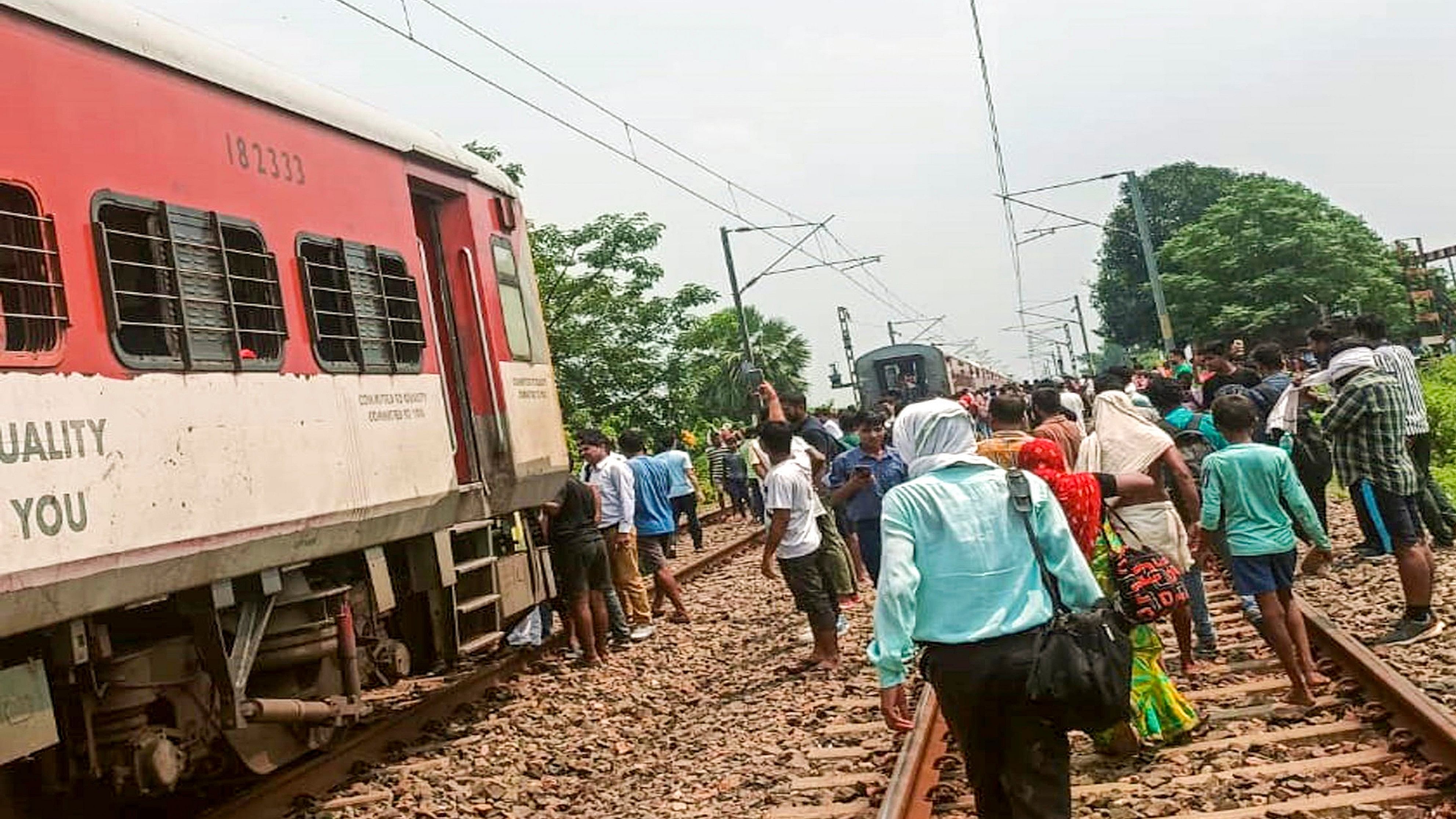 <div class="paragraphs"><p>Passengers on railway tracks after coaches of Magadh Express train splitted into two parts following an accident near Tudiganj station, in Buxar, Sunday.&nbsp;</p></div>