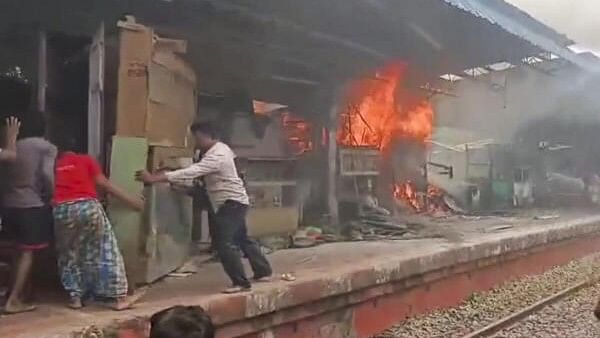 <div class="paragraphs"><p>A major fire that broke out at the Ghutiari Sharif railway station in South 24 Parganas, West Bengal.</p></div>