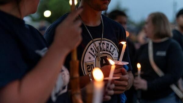 <div class="paragraphs"><p>People hold candles during a vigil following the shooting at Apalachee High School, at Jug Tavern Park in Winder, Georgia, U.S. September 6, 2024.</p></div>