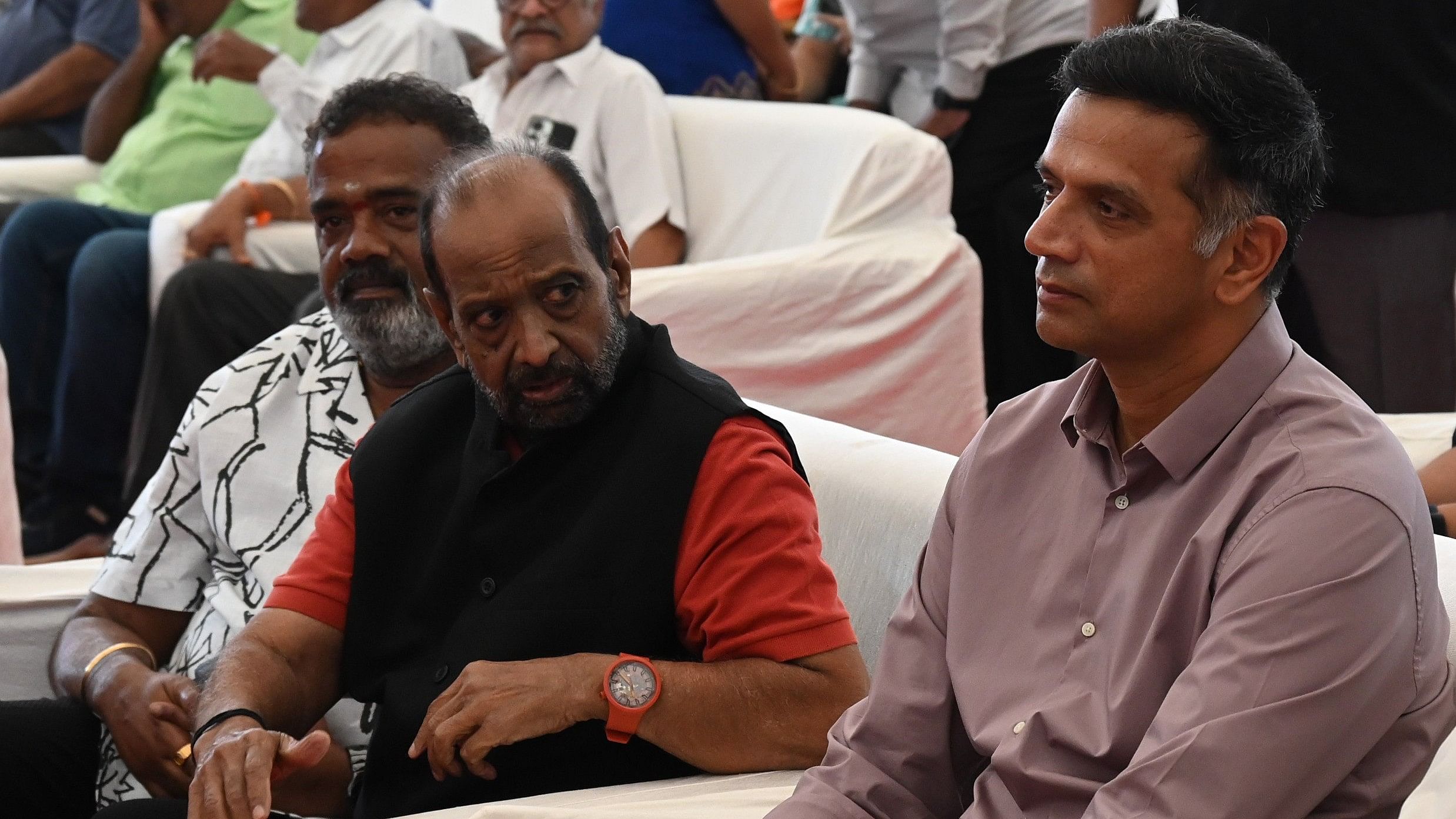 <div class="paragraphs"><p>Former cricketers Rahul Dravid (right) and GR Vishwanath (centre) pictured during Mount Joy Cricket Club's 50th anniversary celebration event in Bengaluru on Sunday. </p></div>