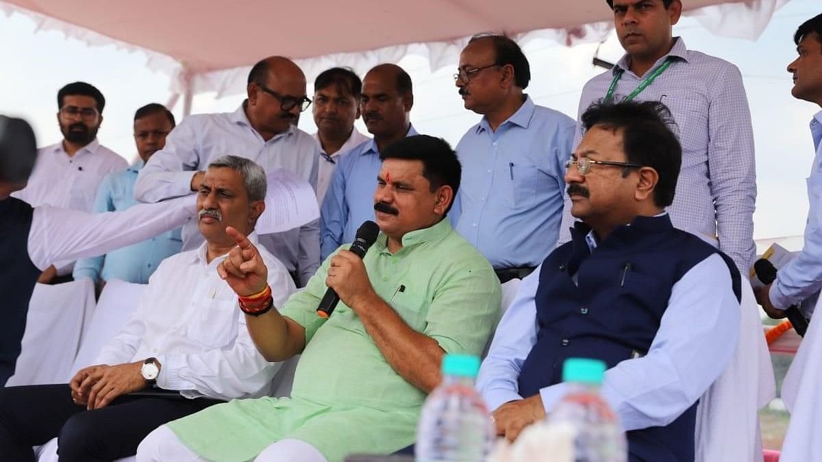 <div class="paragraphs"><p>Minister of State for Coal &amp; Mines&nbsp;Satish Chandra Dubey chairing  a review meeting at the BCCL headquarters in Dhanbad, Jharkhand. BCCL said that the claims on a social media video that a company official fixed the pyjamas  Satish Chandra Dubey are false and misleading.</p></div>