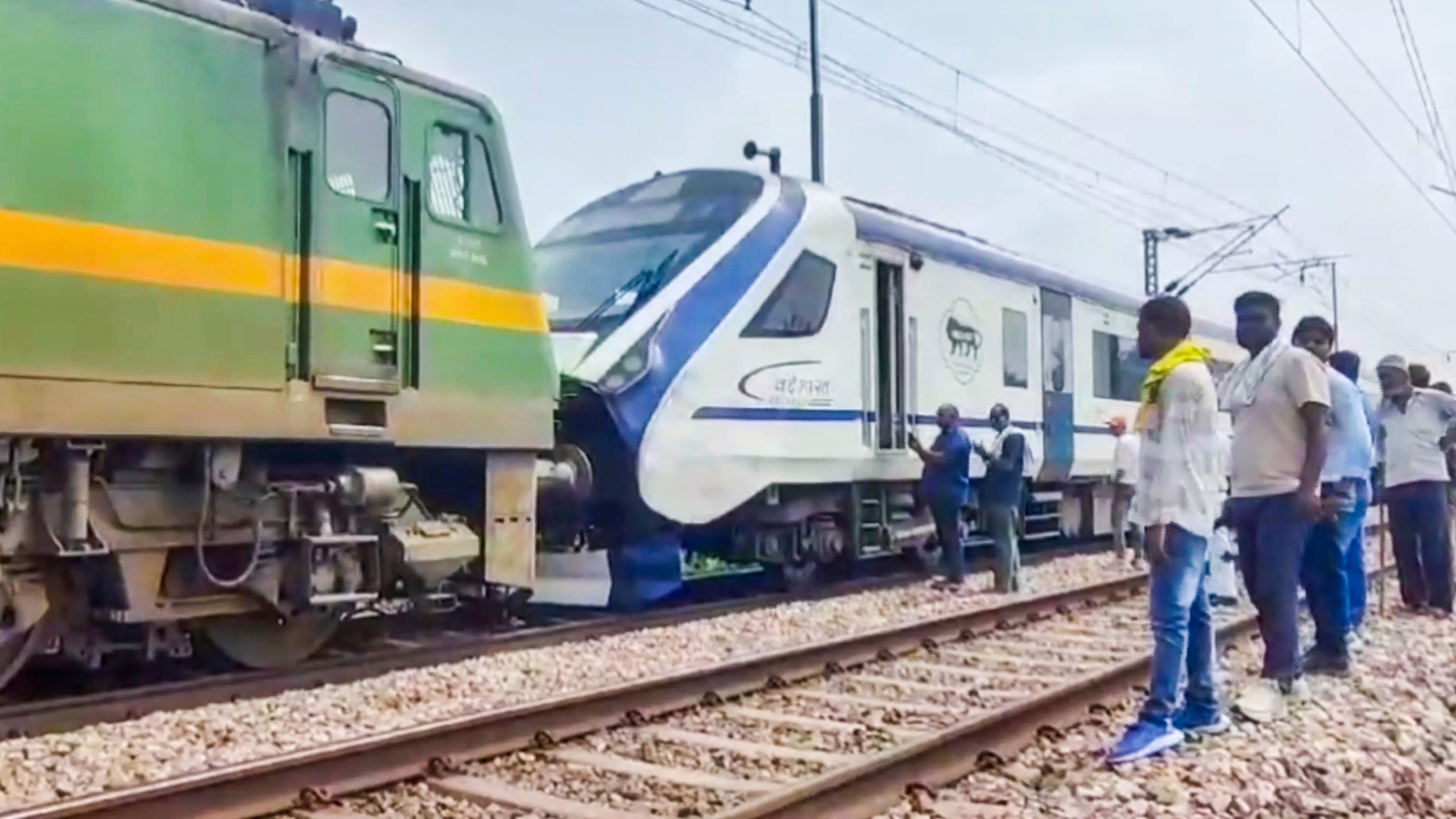 <div class="paragraphs"><p>People gather near a semi-high speed Vande Bharat express train after it stopped due to technical fault, in Etawah, Monday, Sept 9, 2024.</p></div>